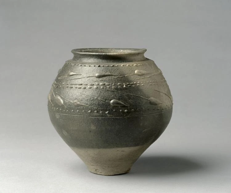 Globular Pot