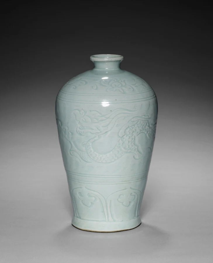 Meiping Vase with carved Dragon Motif